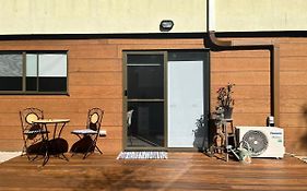 Stylish Guest Suite In Everton Hills
